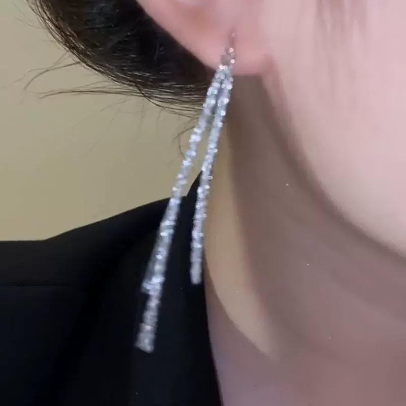 Elegante Galaxy Quastenohrringe: Stilvolles, hochwertiges Design für Frauen mit einem schicken Allround-Appeal.