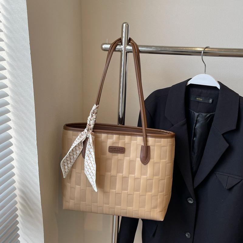 Autumn New Bag Casual Large Capacity Women's Bag Women's Fashion Versatile Commuter Shoulder Tote Bag