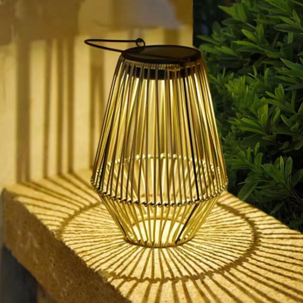 Solar Powered Hanging Lamp Multi-Function Rustic Lampshade Light IP44 Waterproof Solar LED Garden Lamp for Garden Yard Patio