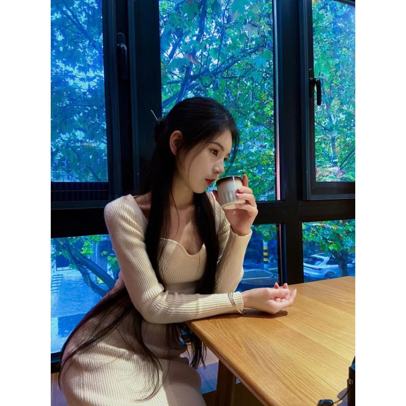 V-neck Medium and Long Knitted Dress for Women's Autumn and Winter Models, Thin Bottom, Sweater Skirt Inside, Hip Skirt