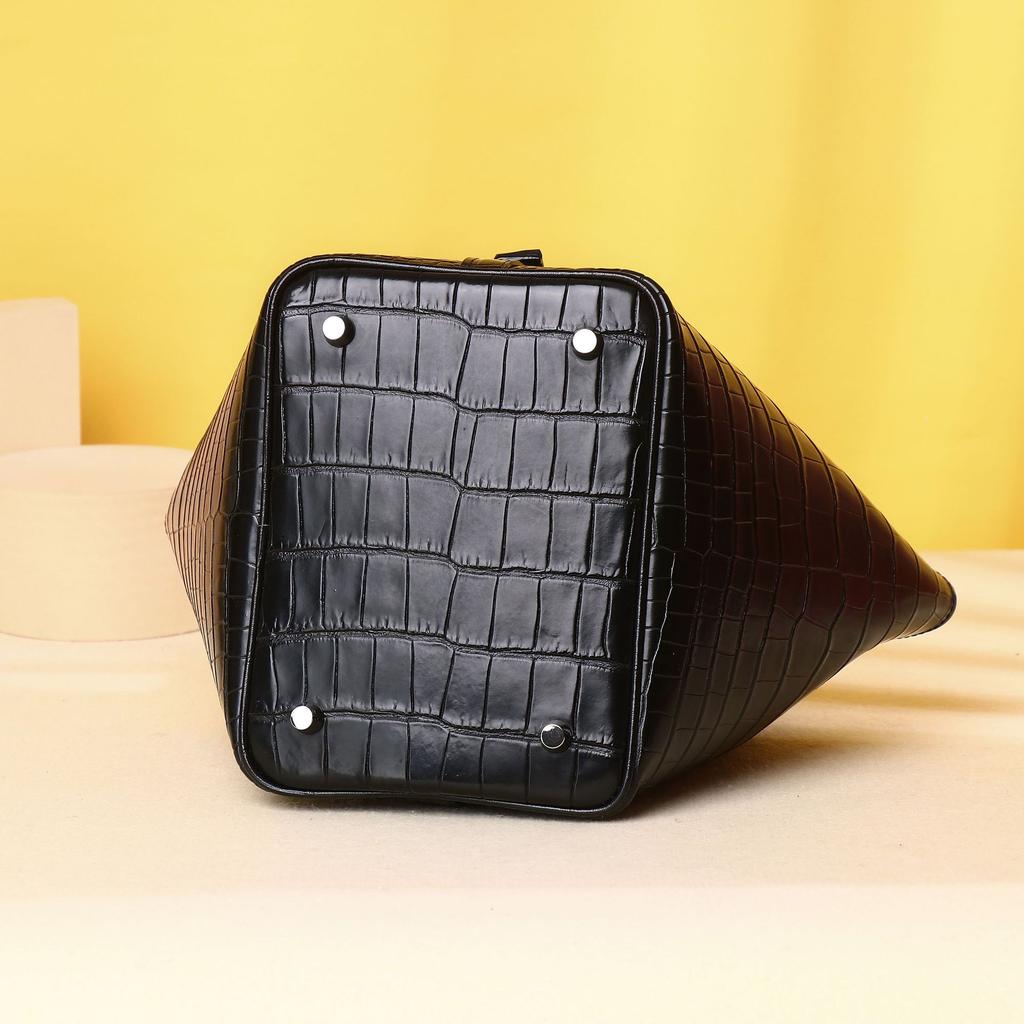 Exquisite and Super Popular Crocodile-patterned Bag for Women, Summer, High-end Style, Basket Bag, Versatile Crossbody Bag, Handbag