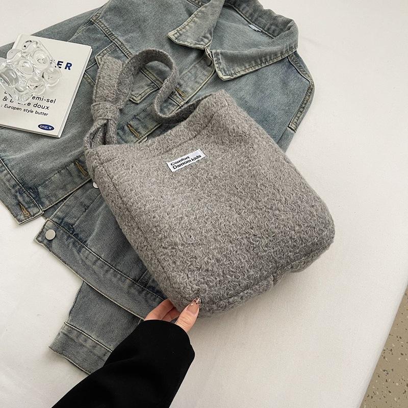 

2025 Новая Свежая и Милая Сумка-подмышка Женская Плюшевая Модная Сумка-ведро Большой Вместимости Повседневная Наплечная Сумка Кроссбоди серый