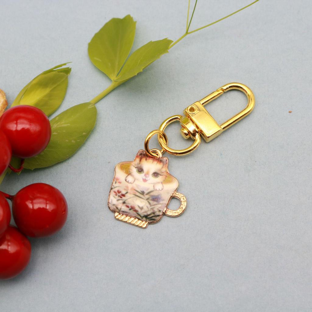 Exquisite Cat Keychain: Japanese Style Cartoon Cup Charm - A Delightful Gift for Friends.
