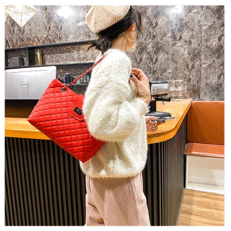 Simple rhombus embroidery thread underarm bag women's new lock shoulder bag large capacity chain portable messenger bag