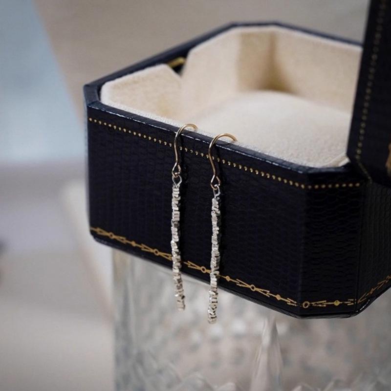 

Elegant Shredded Silver Earrings: Versatile, Fashionable, Simple, Fresh, and Sweet for Everyday Wear