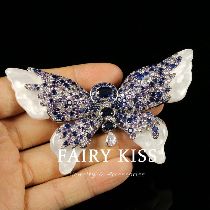 

Бионическая брошь-бабочка, инкрустированная цветными бриллиантами, медный воск, инкрустированный цирконом, изысканная роскошная атмосфера, классическая эстетическая брошь, женская