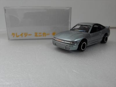 Sem caixa Tomica Aniversário Nissan Sileity Círculo de Mini Carro Louco com estojo e caixa branca enviado do armazém da Amazon