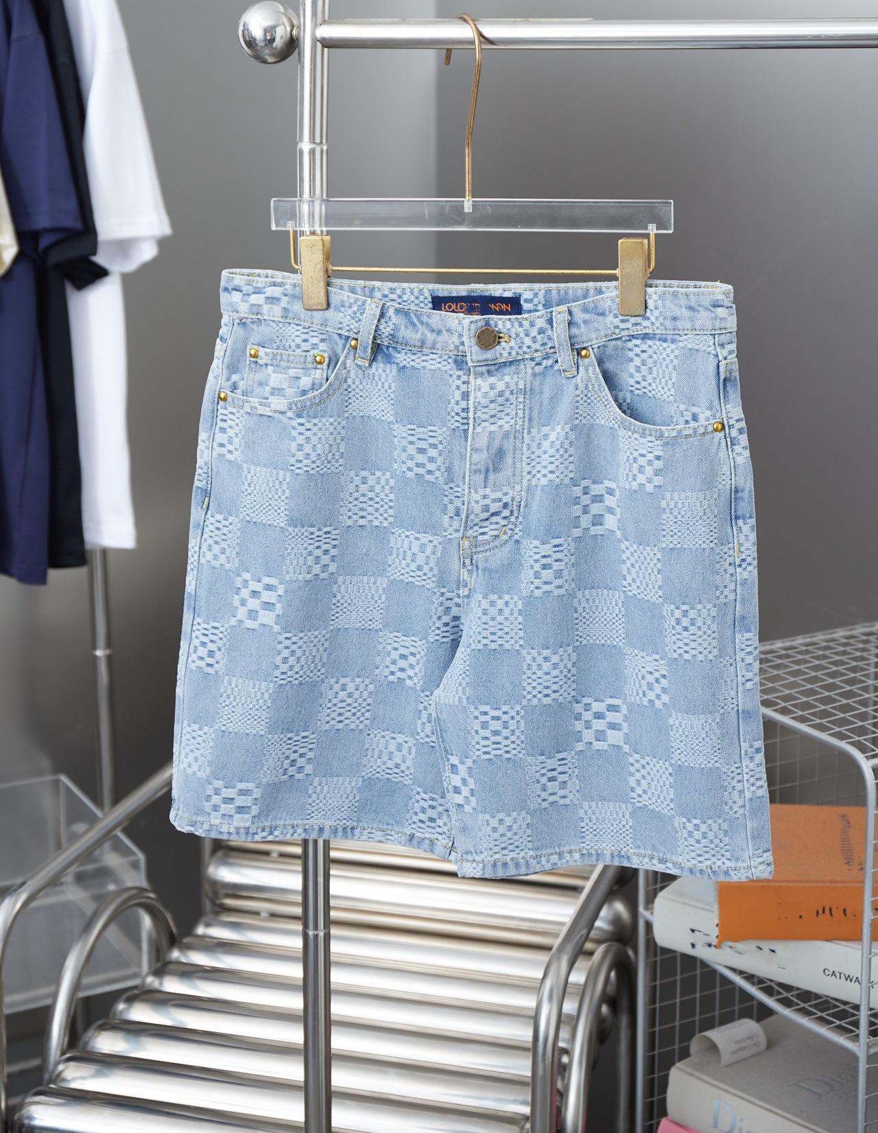 

Комплект джинсовой рубашки и шорт в клетку жаккардового плетения на начало весны 2025 года M