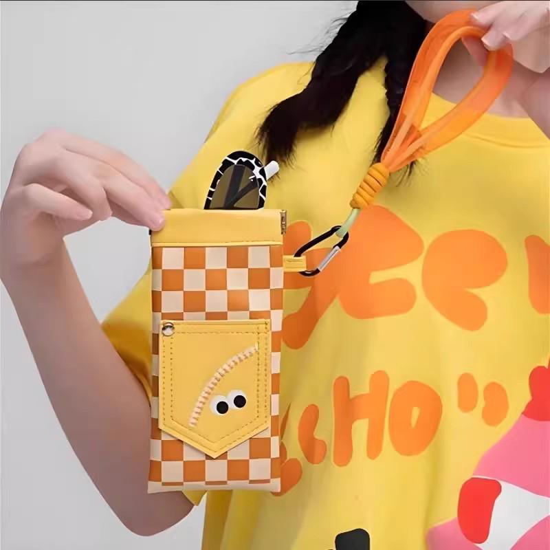 

Dopamine Heart Eyeglass Pouch: Cute, Creative, Portable Sunglasses Storage Case