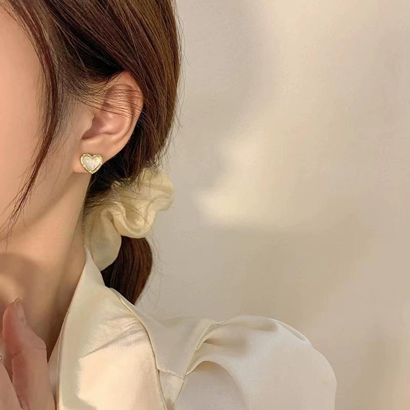 Trendy Heart Earring for Women Classic White Acrylic Peach Heart Shape Stud Earrings Female Elegant Korean Jewelry