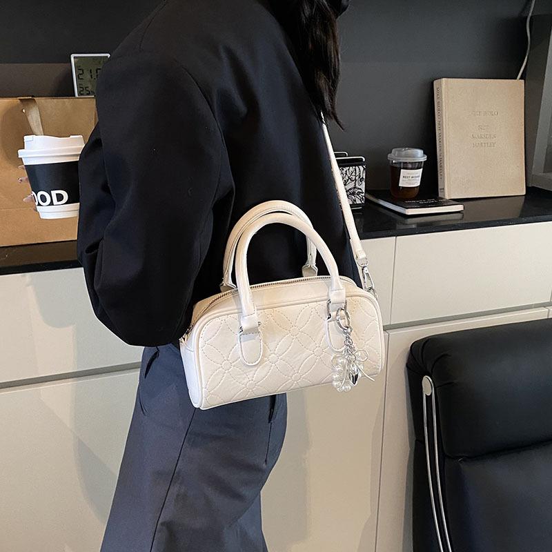 2025 new women's bag versatile single shoulder oblique span women's bag embroidered rhombus small bag shell bag