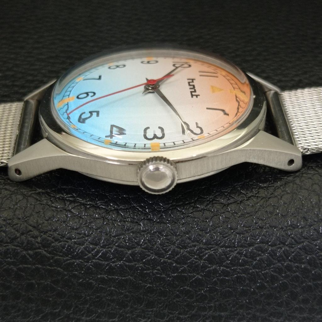 HMT HAND-WINDING INDIAN MENS VINTAGE WRIST WATCH A702824-1 R211-a702824