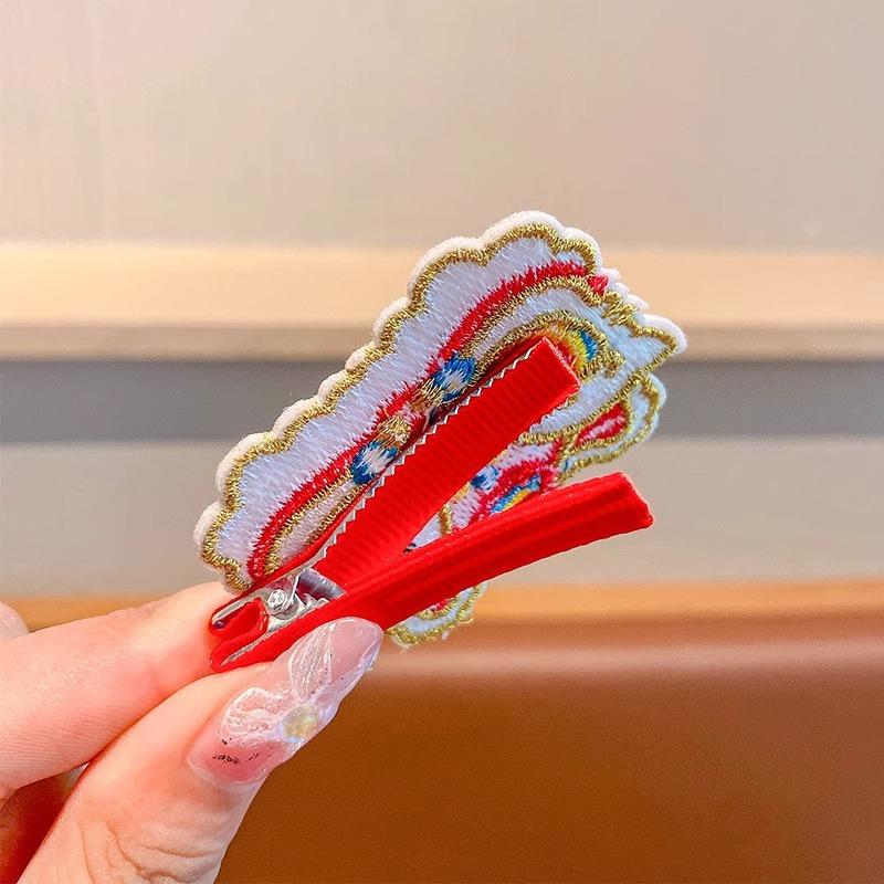 Kids New Year Hair Accessories Plush Embroidered Lion Dance Clips Girl Chinese Red Cartoon Lion Head Hairpin Holiday Headwear