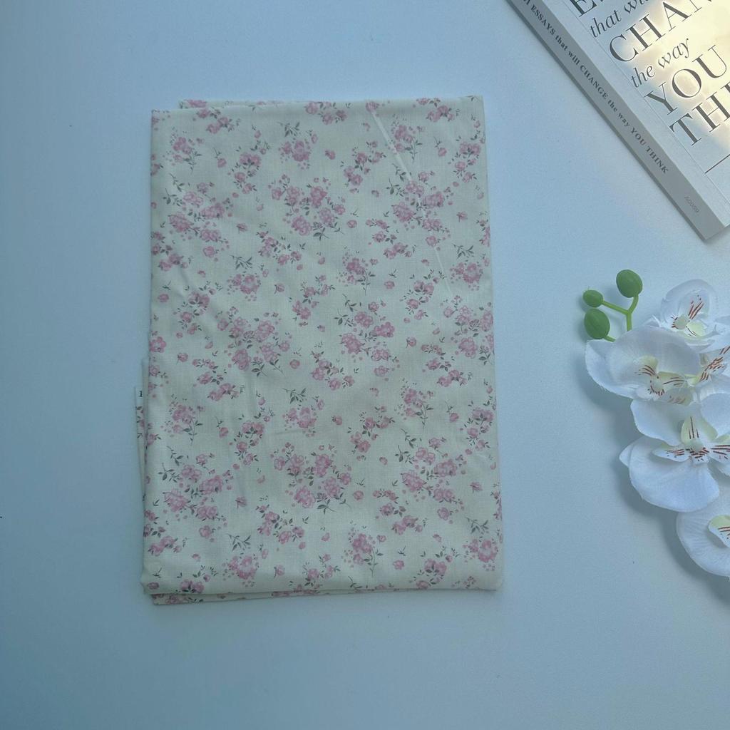 100% Cotton 40-Count Digital Print Floral Fabric for Women's and Children's Wear, Dresses, Pajamas, Handbags, and DIY Projects.