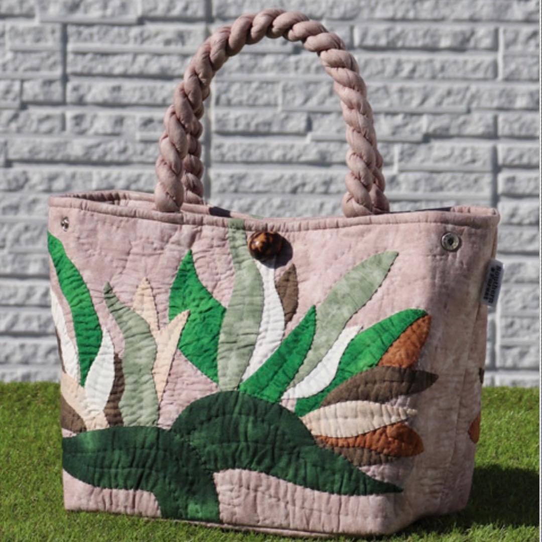 Used Southern Forest Hawaiian Quilt Real Birds of Paradise Greige