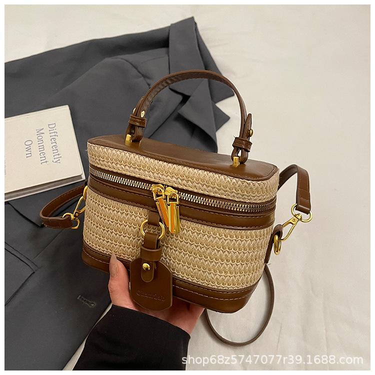 Portable Fashion Casual Bucket Bag 2025 New High-end Contrasting Color Shoulder Bag Woven Straw Commuter Messenger Bag