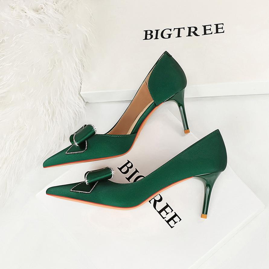 Женские туфли на высоком и тонком каблуке — фото 13