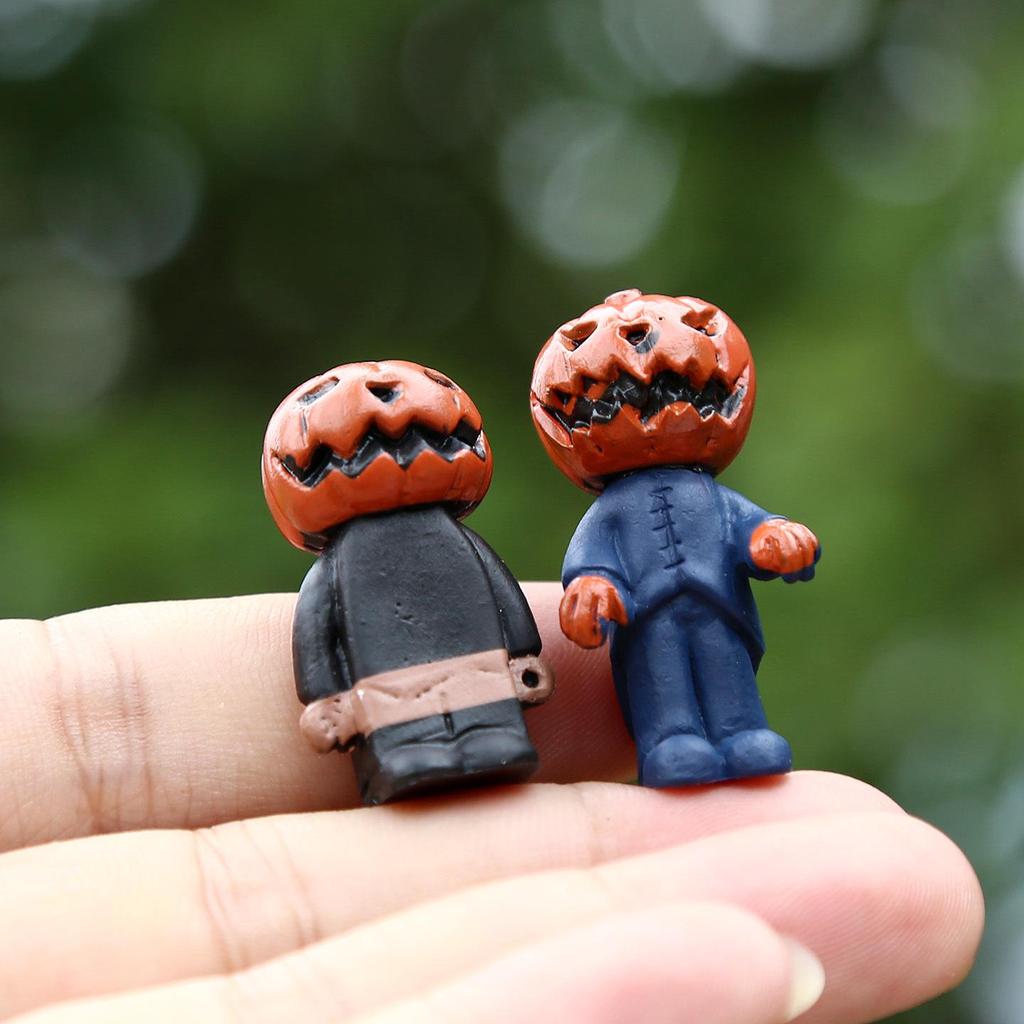 Halloween Mini-Figure Dolls: 16 Cartoon Horror Characters for Desktop Display