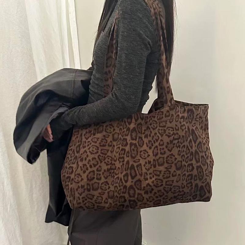 Yogodlns Retro Leopard Print Niche Commuter Large Capacity Shoulder Bag Totes Autumn and Winter New Travel Underarm Bag