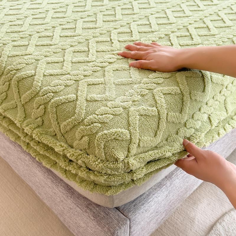 Jacquard Bed Cover 3D Embossed Velvet Mattress Cover Tafferta Bedsheet Winter Warm Fitted Sheet Mattress Protector Thickened