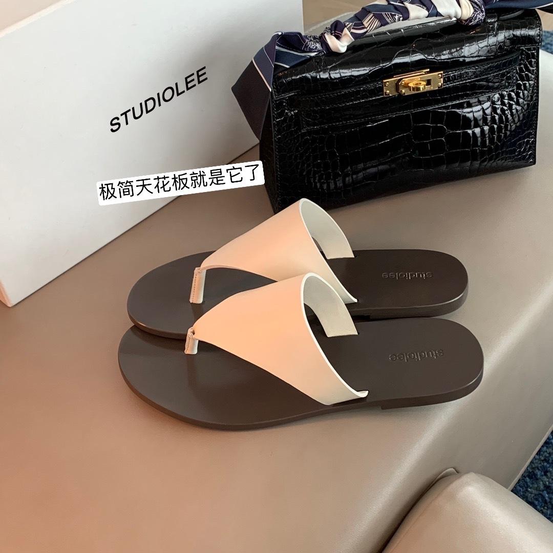 

Grape mother of the same style, summer new round head simple triangular toe flat-soled slippers women s leather flat-soled sandals 35