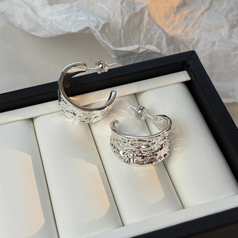 

Позолоченные серьги в форме буквы С: Элегантный, стильный и идеальный для европейской и американской моды. RF562