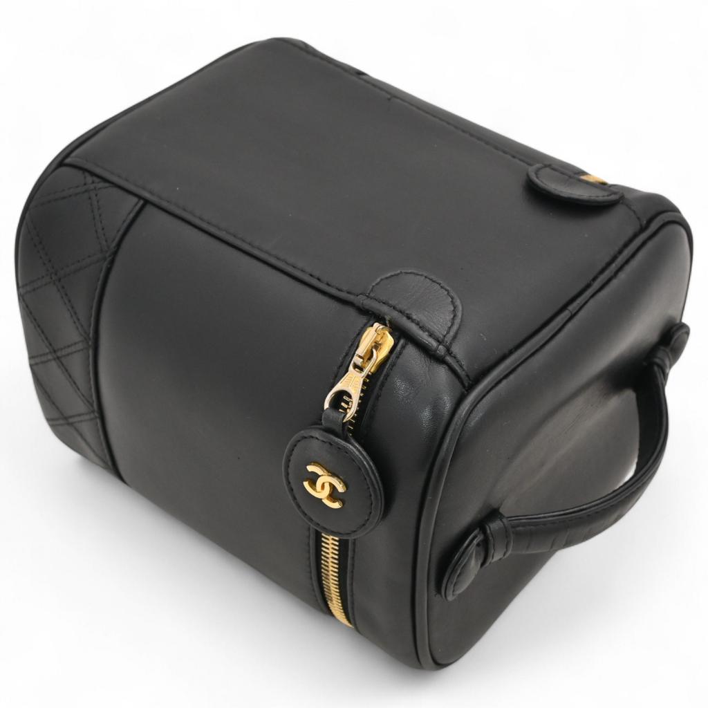 Auth Chanel Vanity Pouch Bicolore Lambskin ch5739cc