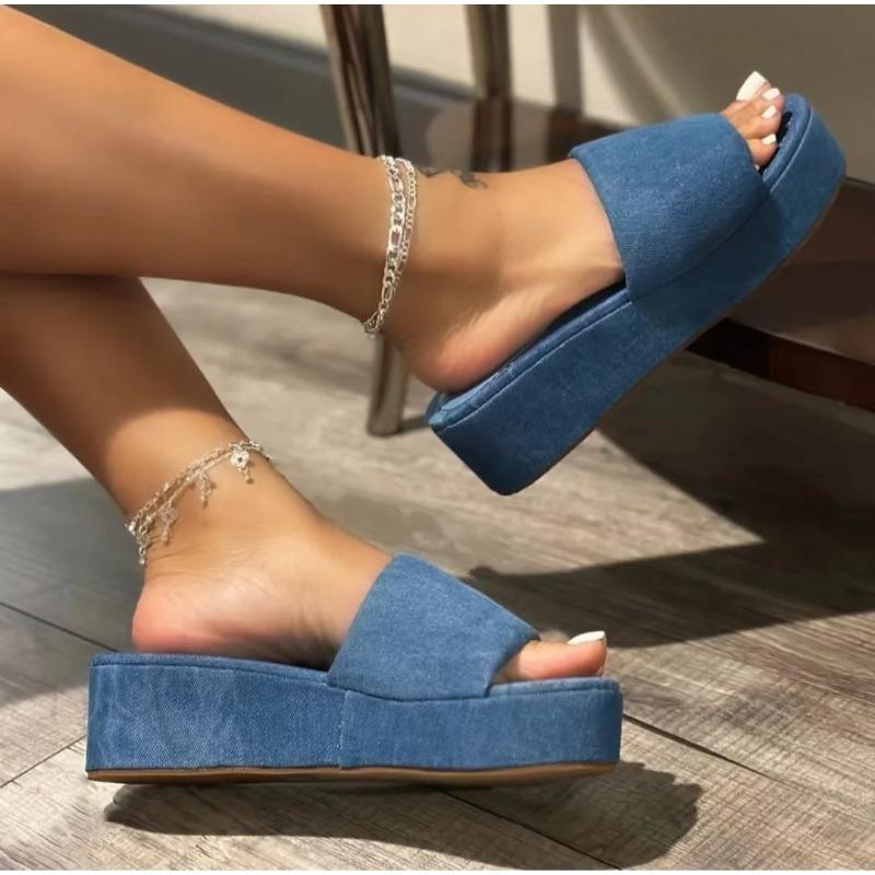 Damen Neue geschlitzte Seidensatin Dicksohlen-Hausschuhe Damen Großer ethnischer Stil Einfache Strandmode Sandalen/ Hausschuhe 36-43