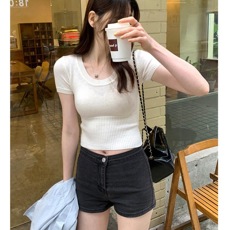 

Knitted short-sleeved T-shirt women s summer new French U-neck leaking collarbone sweet and tight design short top One size fits all белый