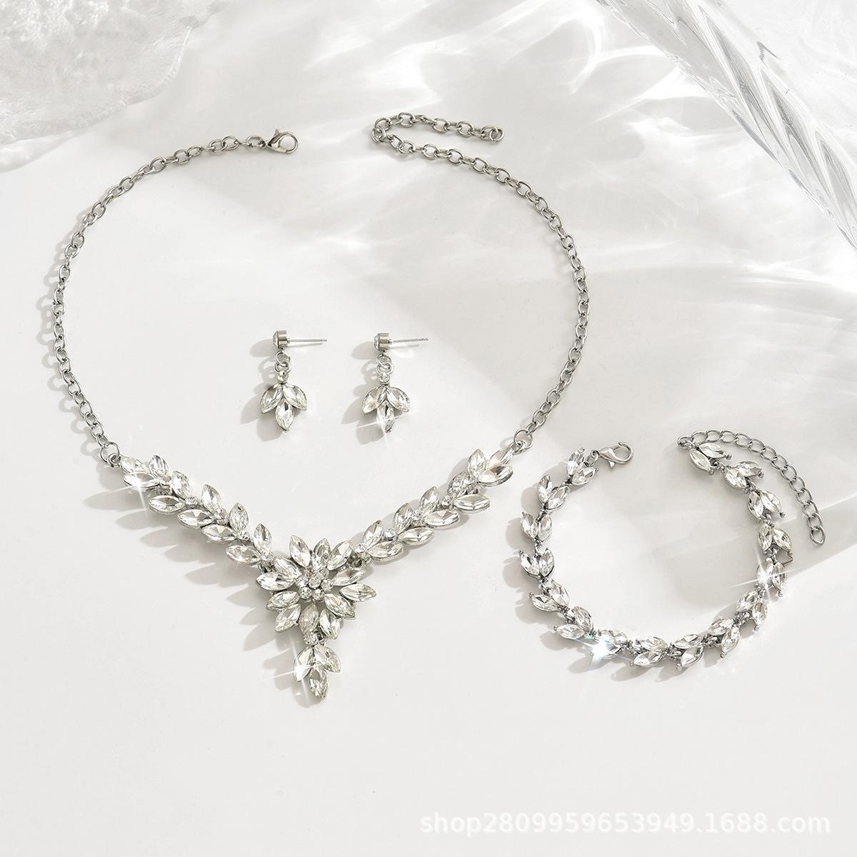 

Товары Ожерелье Серьги Браслет Хрустальное стекло Сплав Аксессуары для платья Женский набор украшений 2454 белый