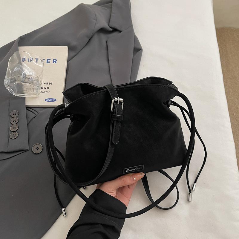 Popular casual fashion temperament bag women s winter new trend shoulder bag high value bucket bag