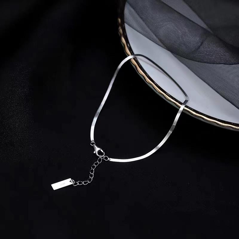 “Elegant 2022 Japanese & Korean-Inspired Anklets: High-End, Sexy Niche Leg Chains for Women.”