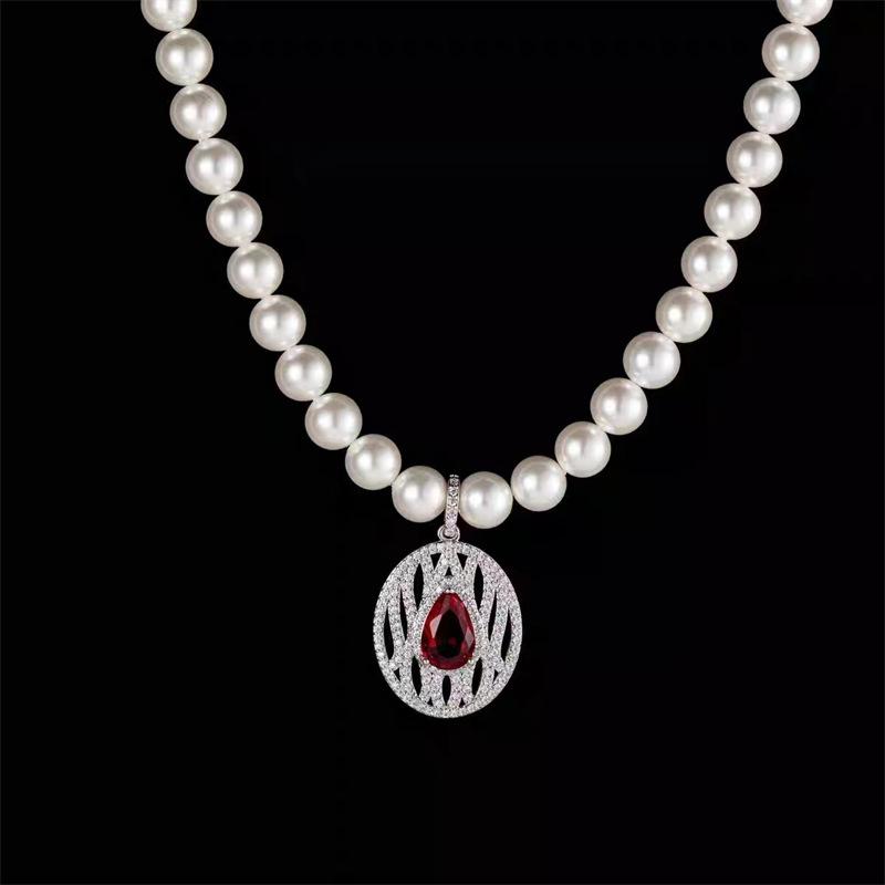 Elegant And Retro Pearls Necklace High-End Exquisite Diamonds Inlay Hollow Out Oval Water Dropl Emerald Pendant Banquet Jewelry