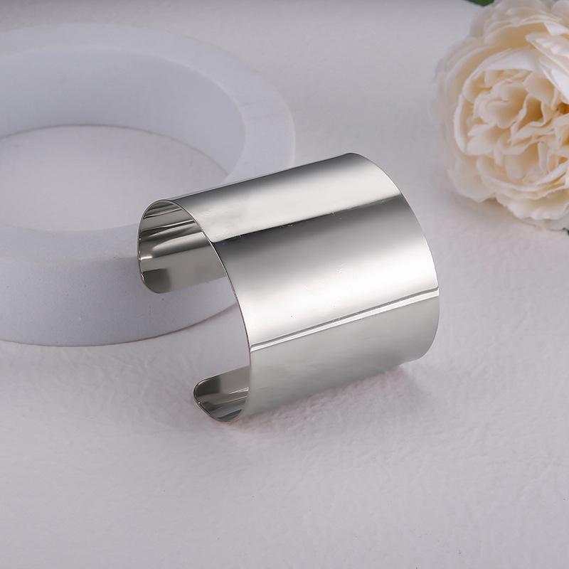 

Модный браслет из преувеличенного золотого глянцевого металла - европейский и американский стиль, универсальный широкий ювелирный аксессуар серебряный