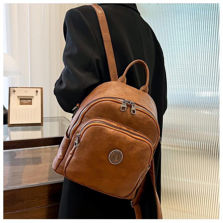 Mjuk läderryggsäck för kvinnor, Trendig och moderiktig skolväska med stor kapacitet