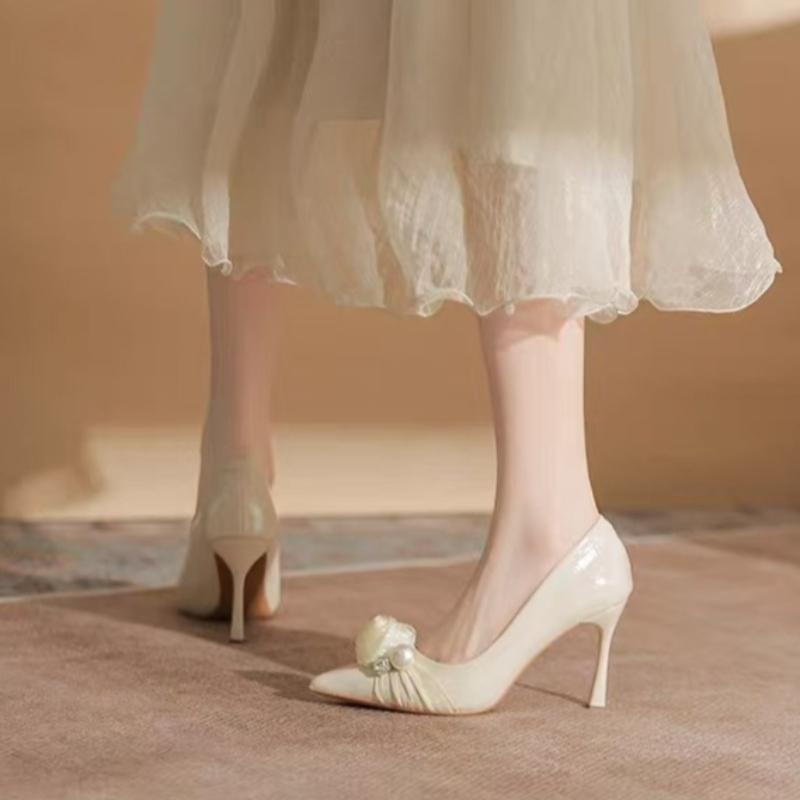 2026 Neue Hochzeitsschuhe Spitze Dünner Absatz Perlen Blume Satin Braut Brautjungfern Schuhe Stilettos