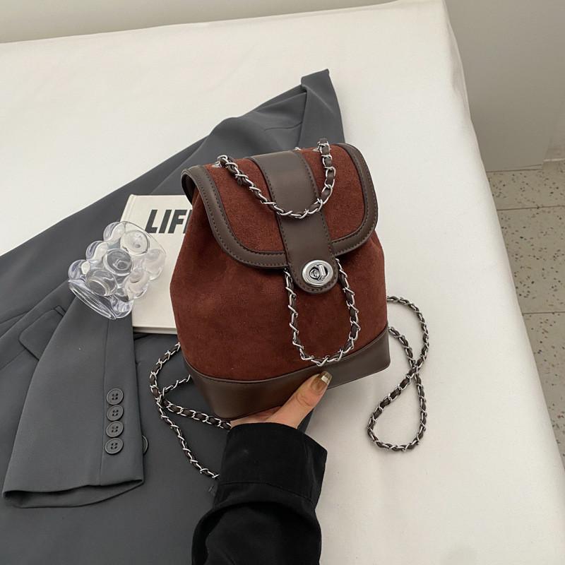 Retro Stylish Casual Shoulder Bag For Women 2023 New Autumn Winter Commuter Backpack Small Niche Design Crossbody Bag