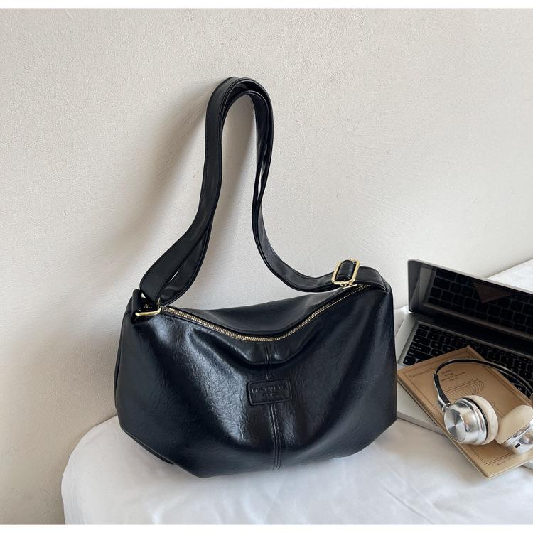 This year, the popular super-popular niche design bag 2025 new women's bag retro versatile messenger bag shoulder tote bag