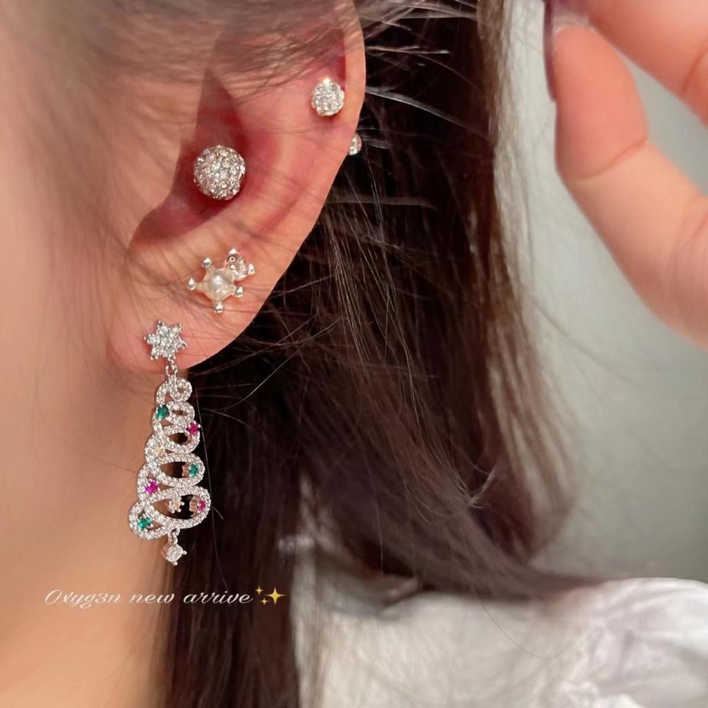 Cercei cu ciucuri brad de Crăciun colorați: Cercei festive tip știft cu design simplu gol