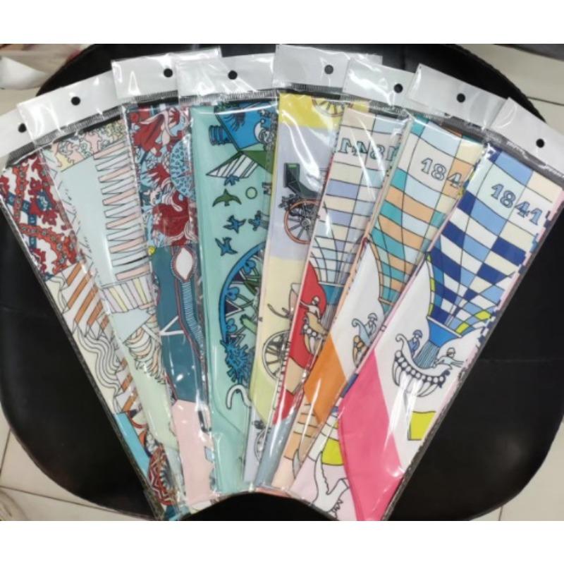 

Восполните разницу шелковыми шарфами и кулонами-пони. Особый аукционный кулон-подвеска.