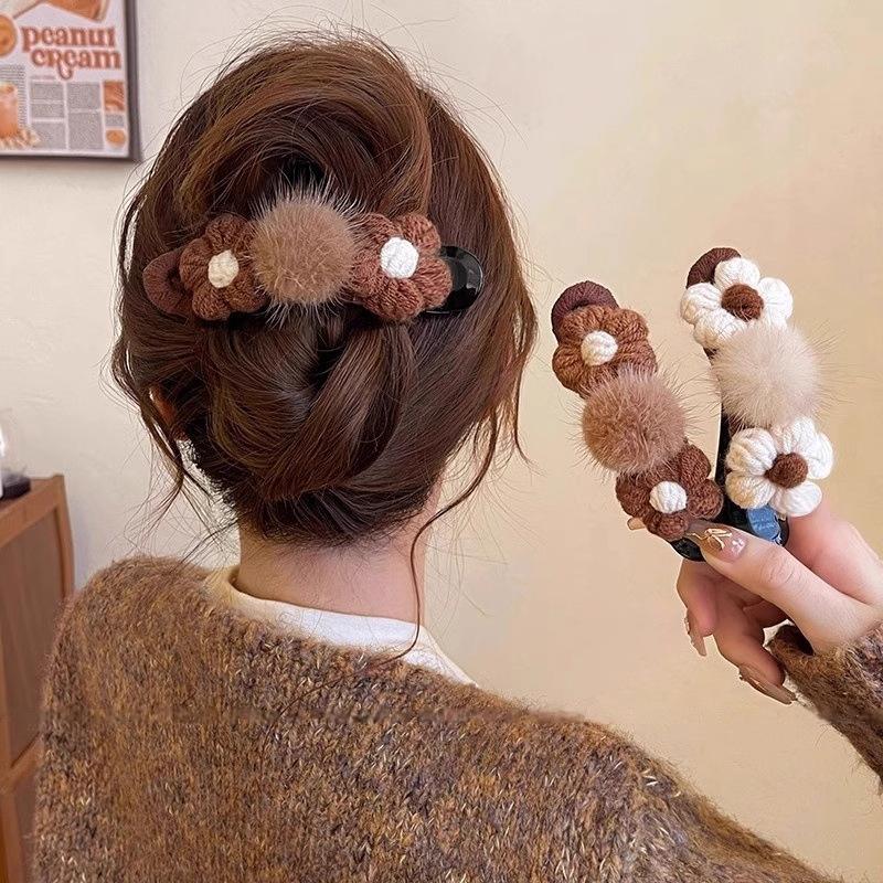 Autumn/Winter Plush Flower Hair Clips Women'S Side Bangs Hairpin Duckbill Clip Hair Accessories For Ladies Haircuts