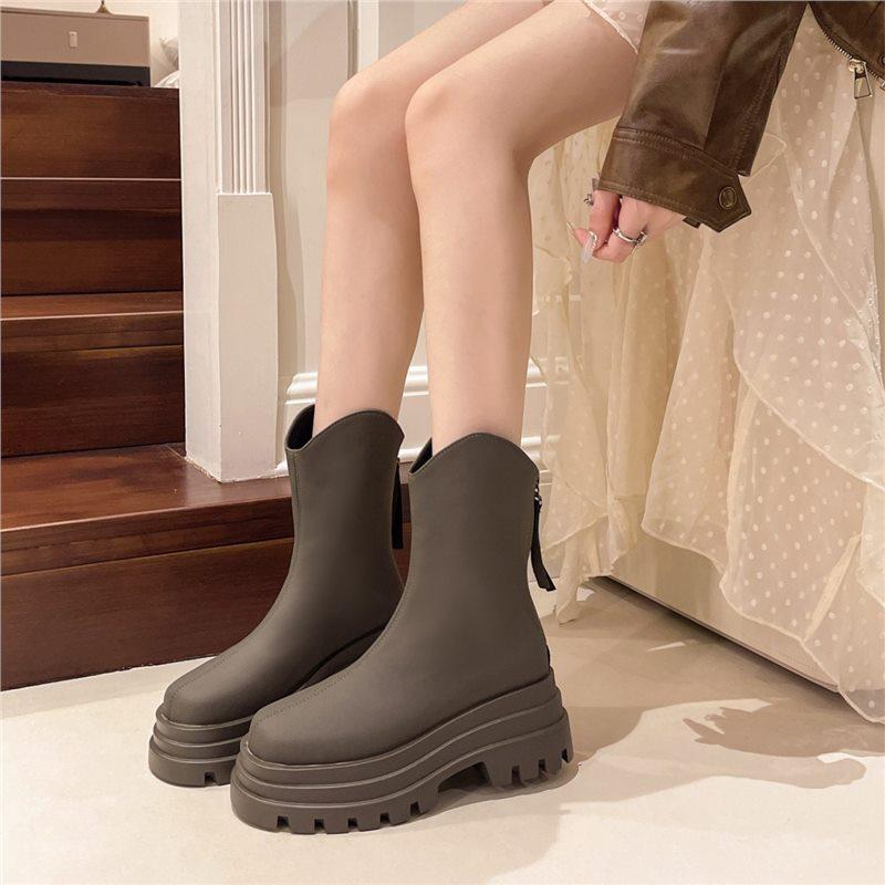 In the Autumn and Winter of 2024, the New Korean Version of Short Boots with a V-shaped Mouth Is Simple and Thin, and the Zipper Thick Heel Medium Hee