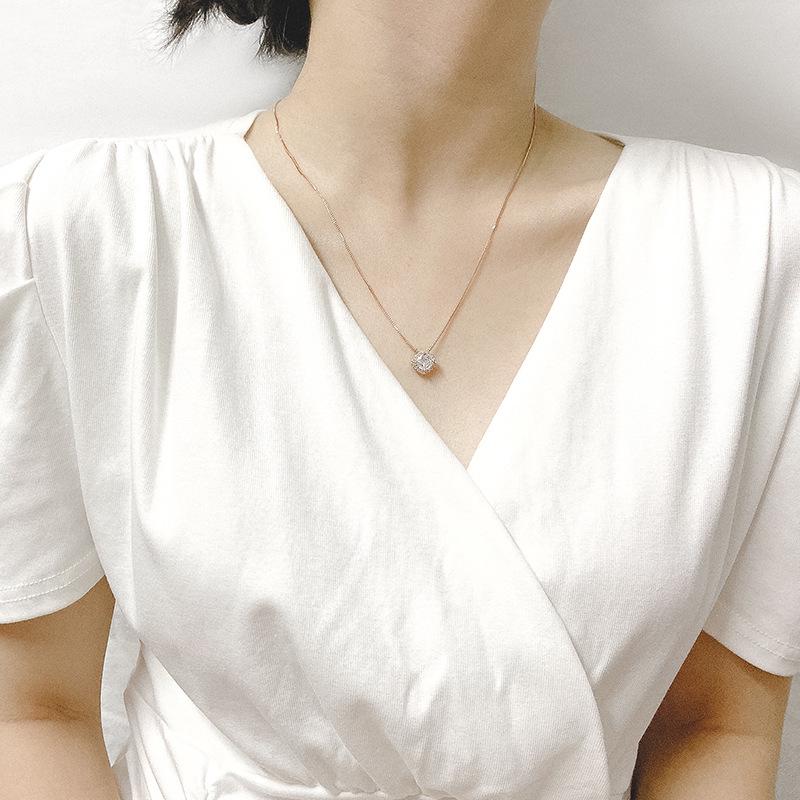 Korean Trendy Clavicle Necklace: Simple Square Zirconia Pendant Choker for Women