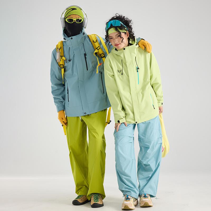 Outdoor three-in-one jacket two-piece set men's and women's mountain windproof and waterproof travel into Tibet mountaineering jacket