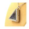Pierres et Minéraux. Collier Saphir brut. Modèle triangle.