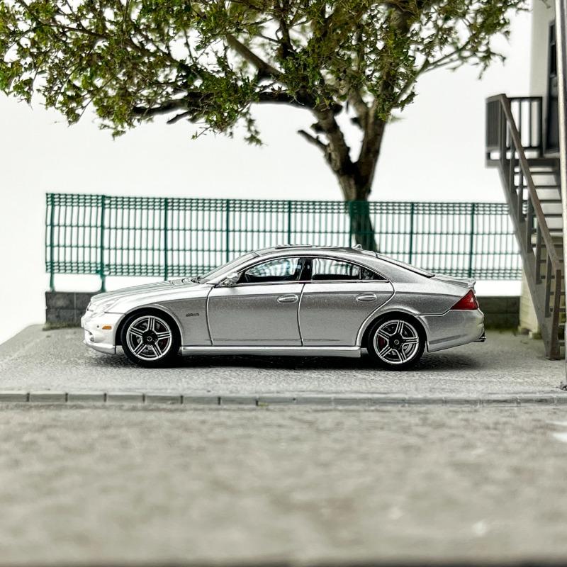 FH Diecast 1/64 Scale Mercedes Benz CLS 63 AMG 1 MK1 C219 Alloy Car Model Toys for Boys Gift Collection and Decoration