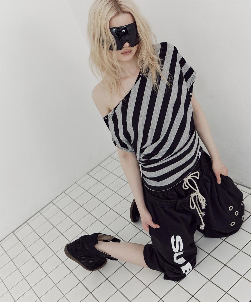 SETUP-EXE Stripe Eyelet Drape Top / Black