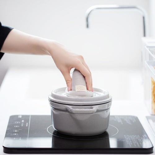 &NE Triangular Pot Holder, Natural Beige, 12.5cm Diameter x 9cm Height, Made in Japan, Staub Handle, Fabric Pot Lid with Loop, Small, Washable, NHK-22