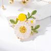 Practical Sturdy Alloy Brooch Decoration with Pearls and Daisies Special Gifts for Mothers Wives or Friend Daily Use