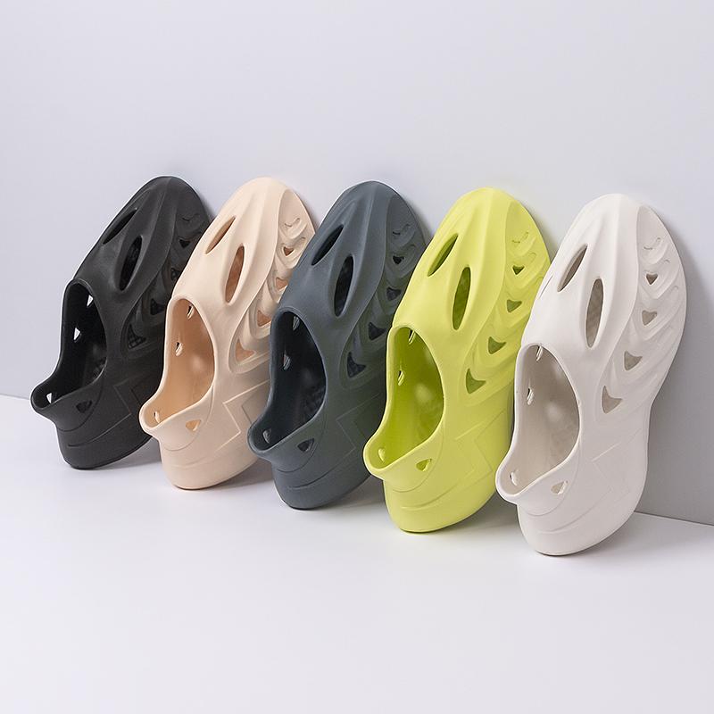 Mens Clogs Sandals With Hole Cave Slip On Designer Outdoor Beach Slippers Foam Running Summer Shoes for Men Medical Causal Male